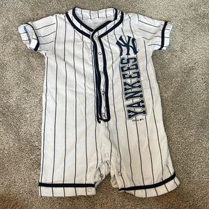 NY YANKEES ONE PIECE 6-9 month